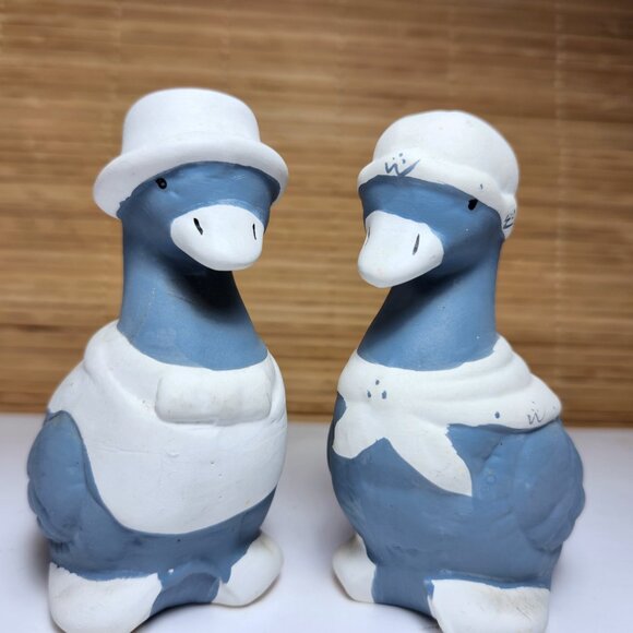 Ceramic Geese Salt and Pepper Shakers Collectible Geese Blue and White Vintage - Picture 3 of 8